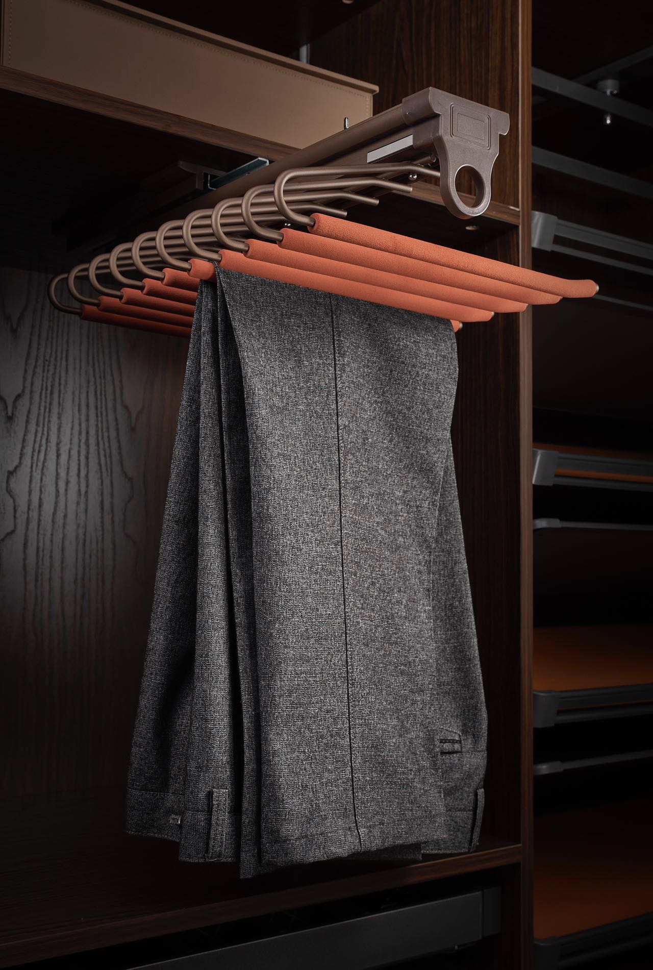 Top Mounted Pants Rack With V-Shaped - Lucente Series